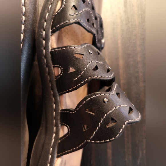 Clark's Collection Leather Cut out Velcro Strap Sandals Black Size 8M - Picture 8 of 16